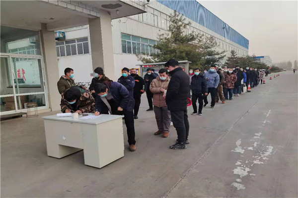 興邦管道登記體溫，進出廠區(qū)